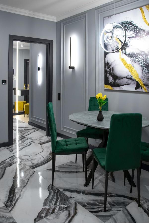 Royal 2 Apartments On Shevchenka 38 Str Lviv Luaran gambar